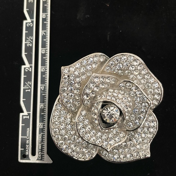 Silver and Zirconia-studded Flower Brooch/Pin - Picture 1 of 2